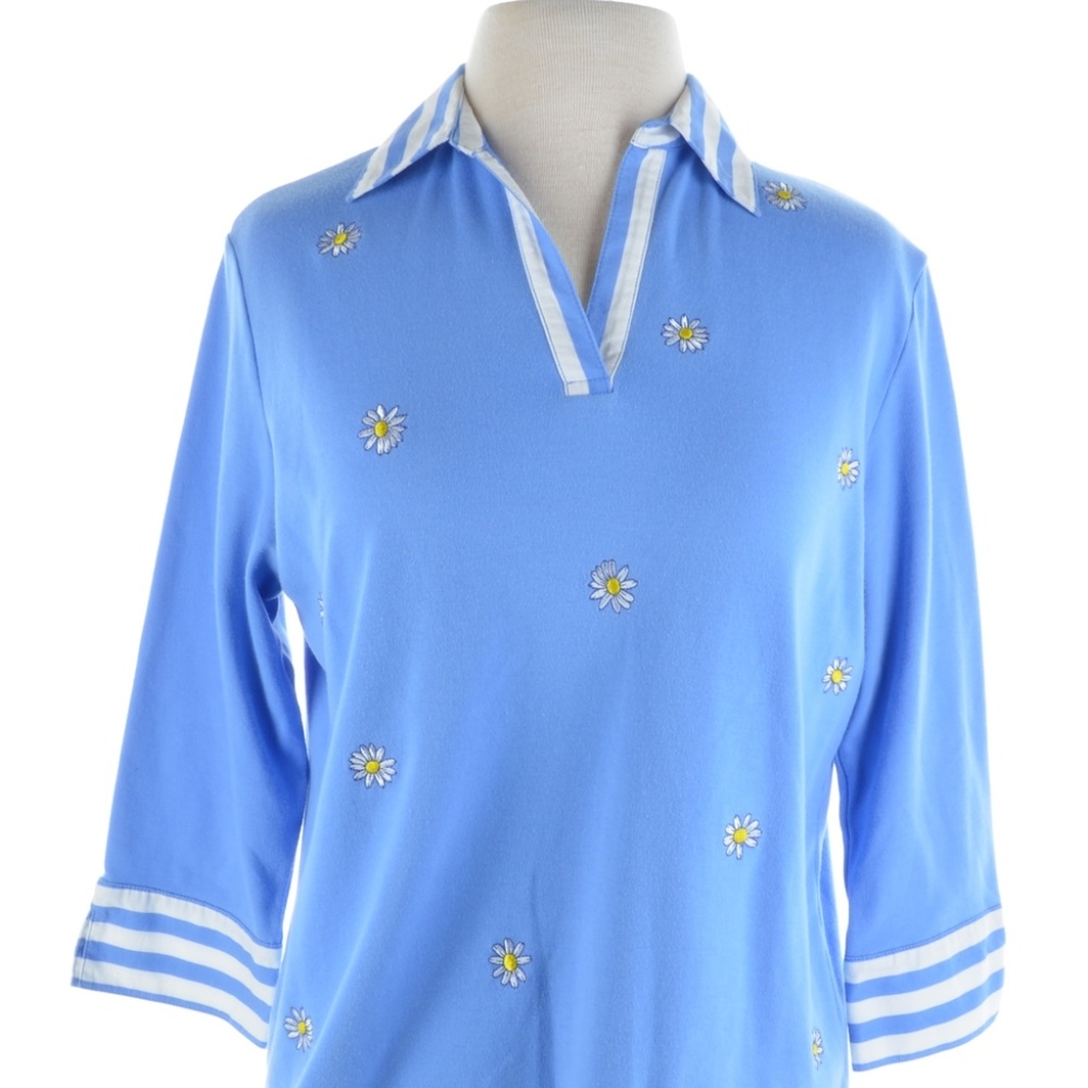 Drapers & Damons Blue top with small white Flowers